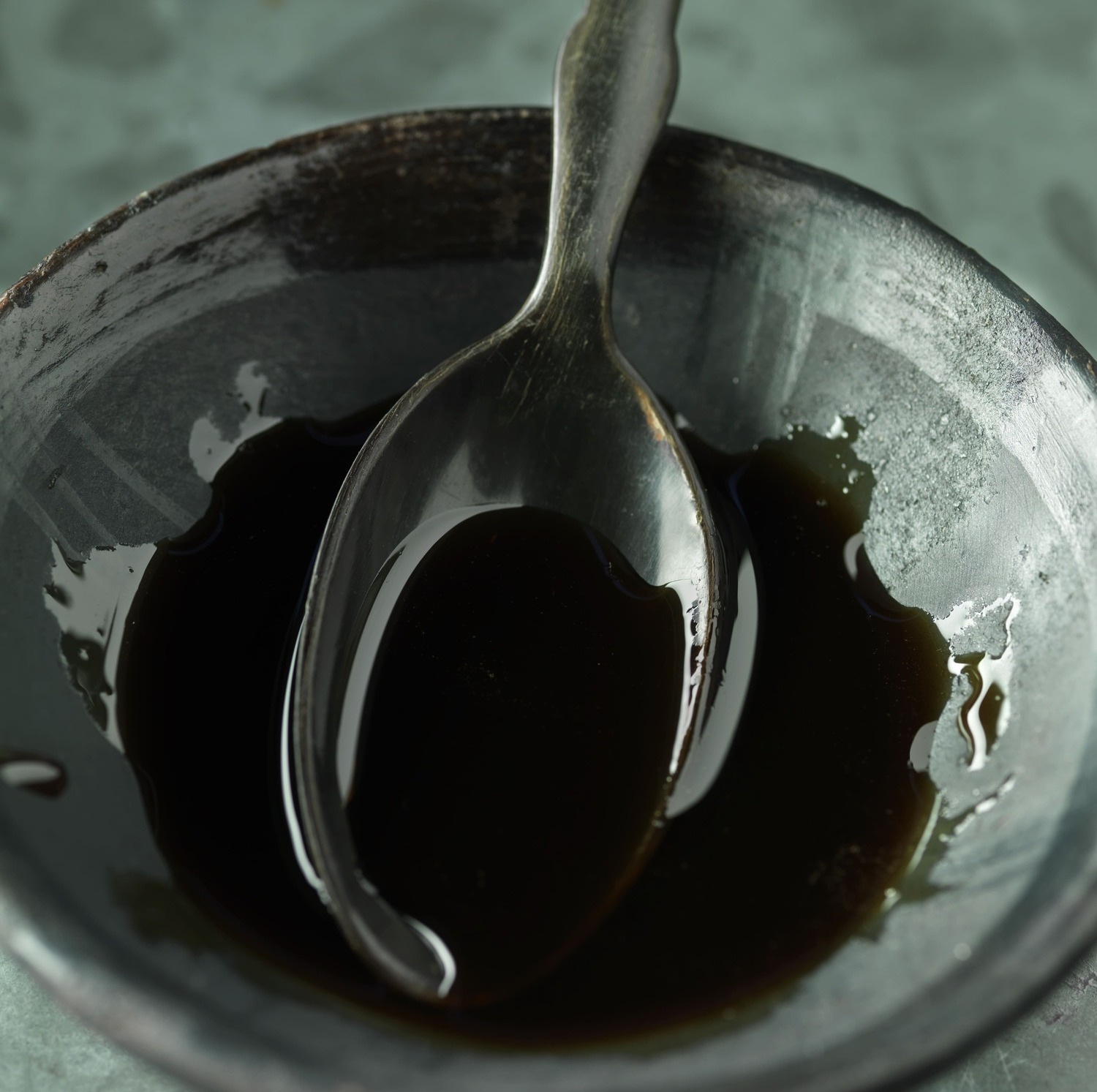 pomegranate-molasses-in-bowl-with-spoon-close-up-2022-03-08-00-13-39-utc-1-1-1.jpg
